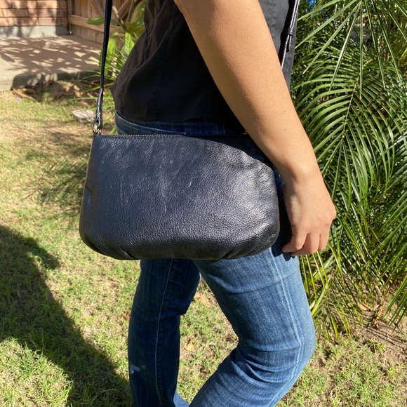 Micheal Kors black and gold tone leather crossbody - Picture 2 of 10